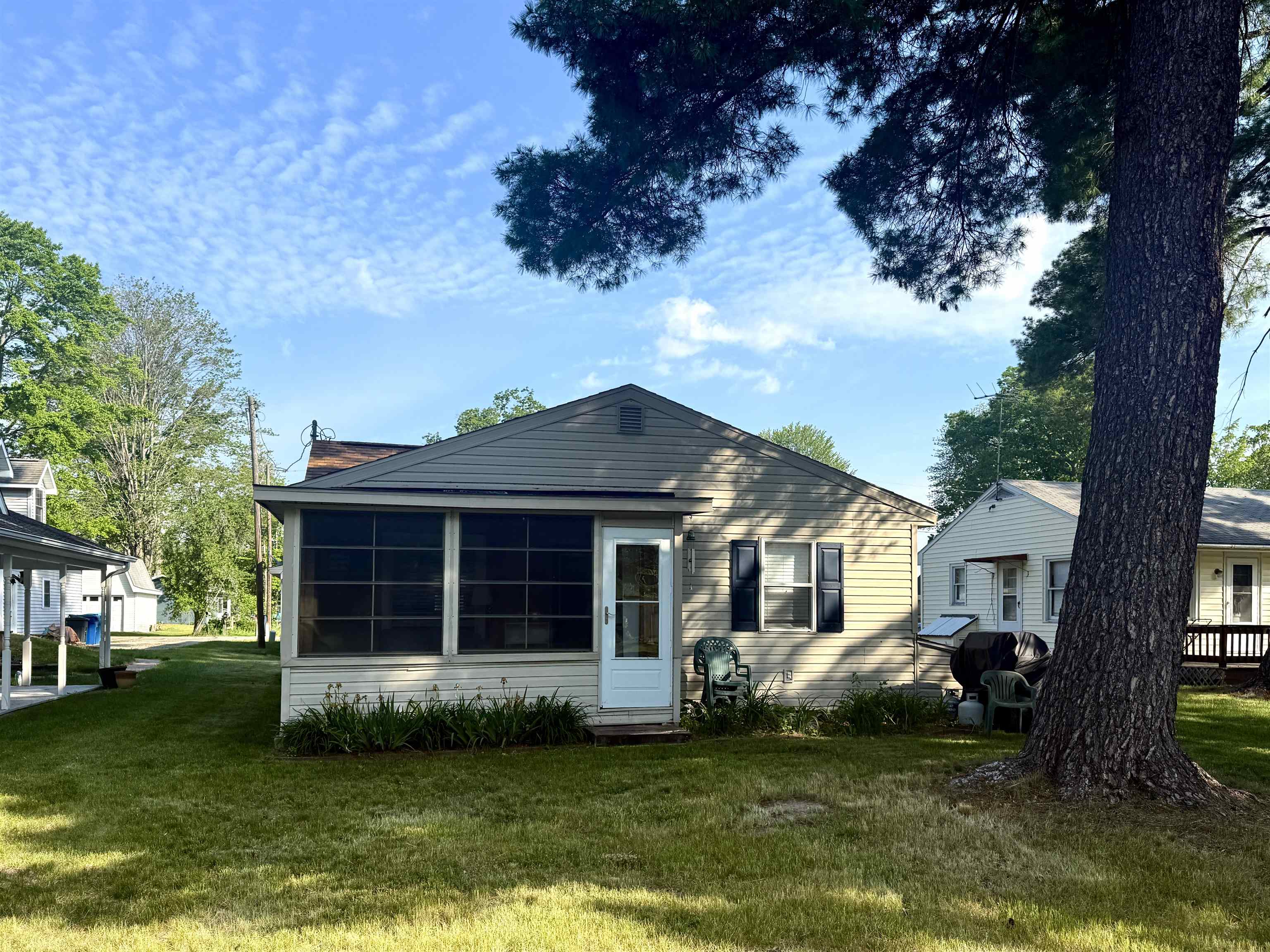 3216 Elnor Drive Gladwin, MI 48624 - Photo 3 of 48