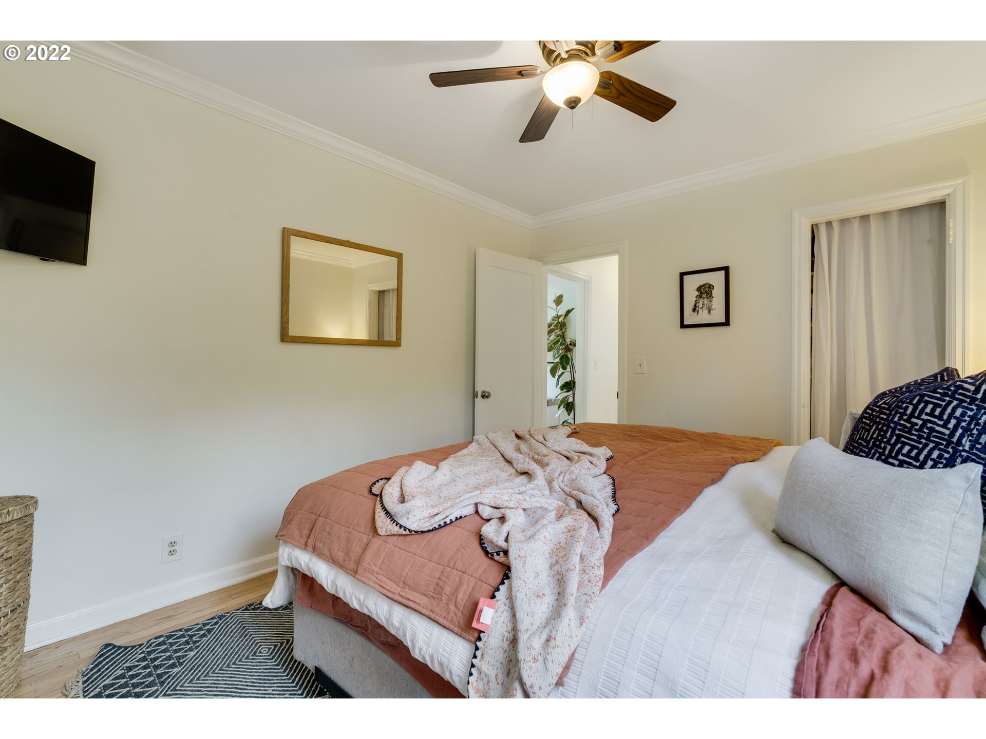 3049 Southwest Flower Terrace Portland, OR 97239 - Photo 11 of 32 Gallery Image 11