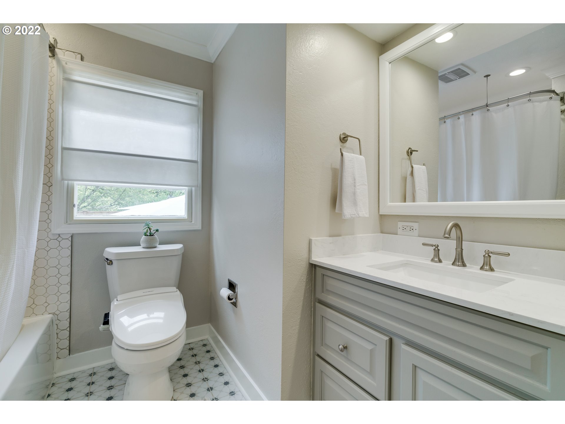 3049 Southwest Flower Terrace Portland, OR 97239 - Photo 12 of 32 Gallery Image 12