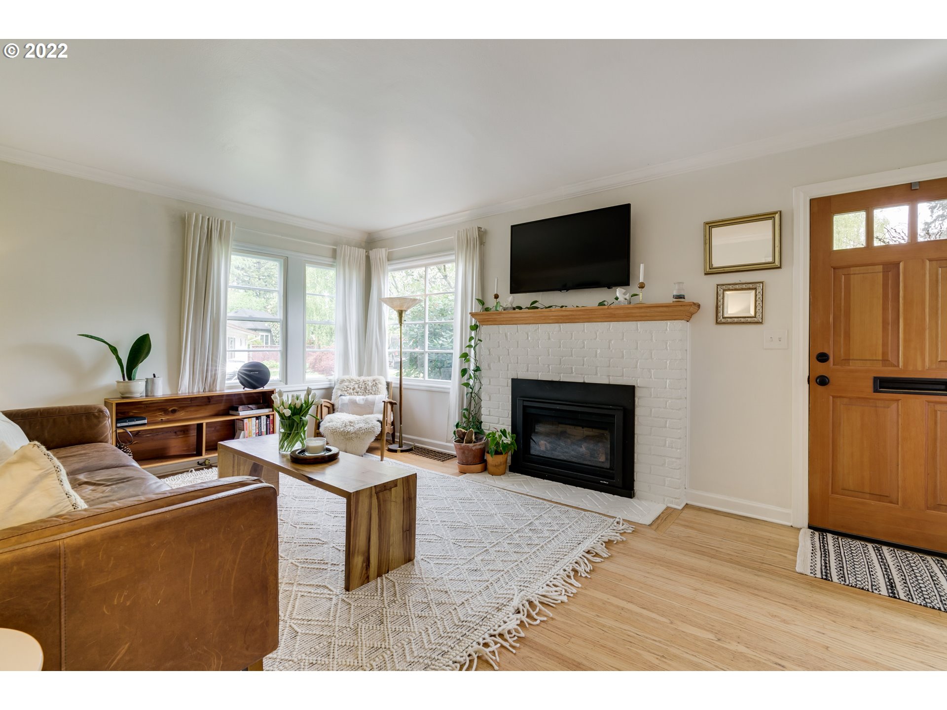 3049 Southwest Flower Terrace Portland, OR 97239 - Photo 3 of 32 Gallery Image 3