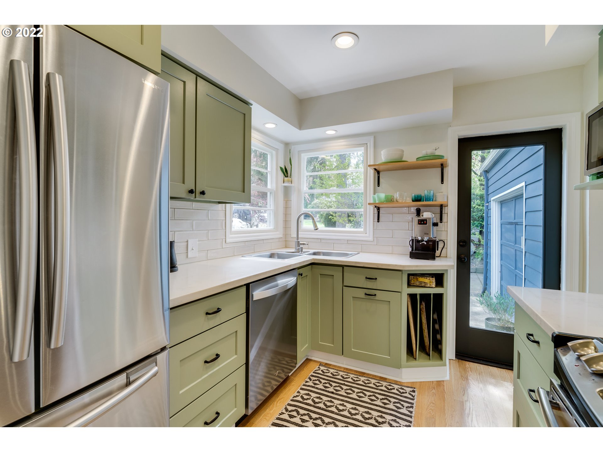 3049 Southwest Flower Terrace Portland, OR 97239 - Photo 6 of 32 Gallery Image 6