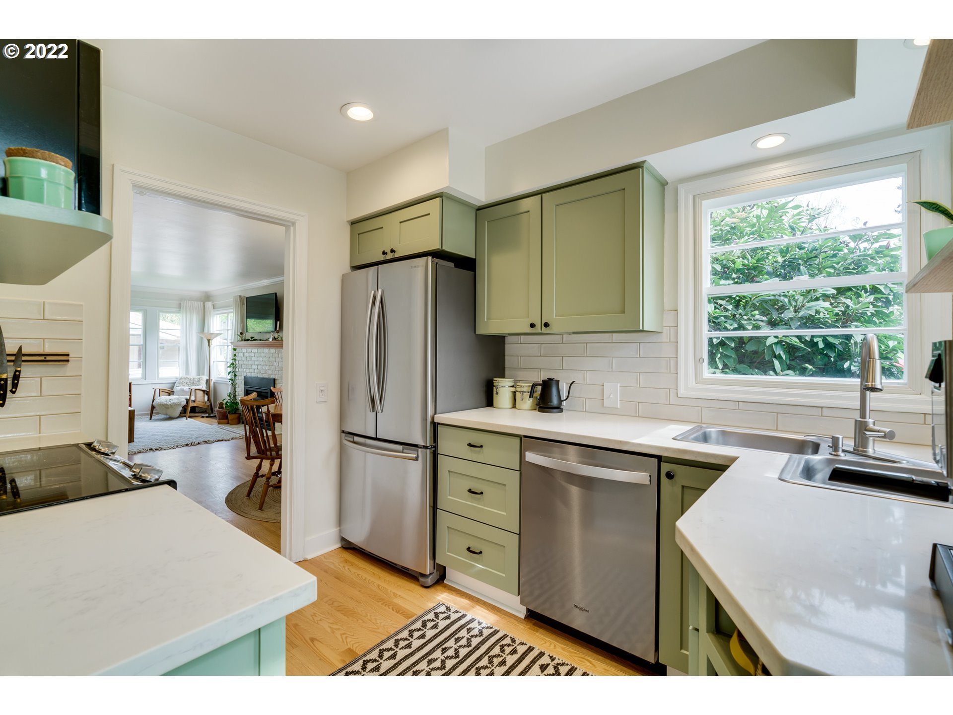 3049 Southwest Flower Terrace Portland, OR 97239 - Photo 8 of 32 Gallery Image 8