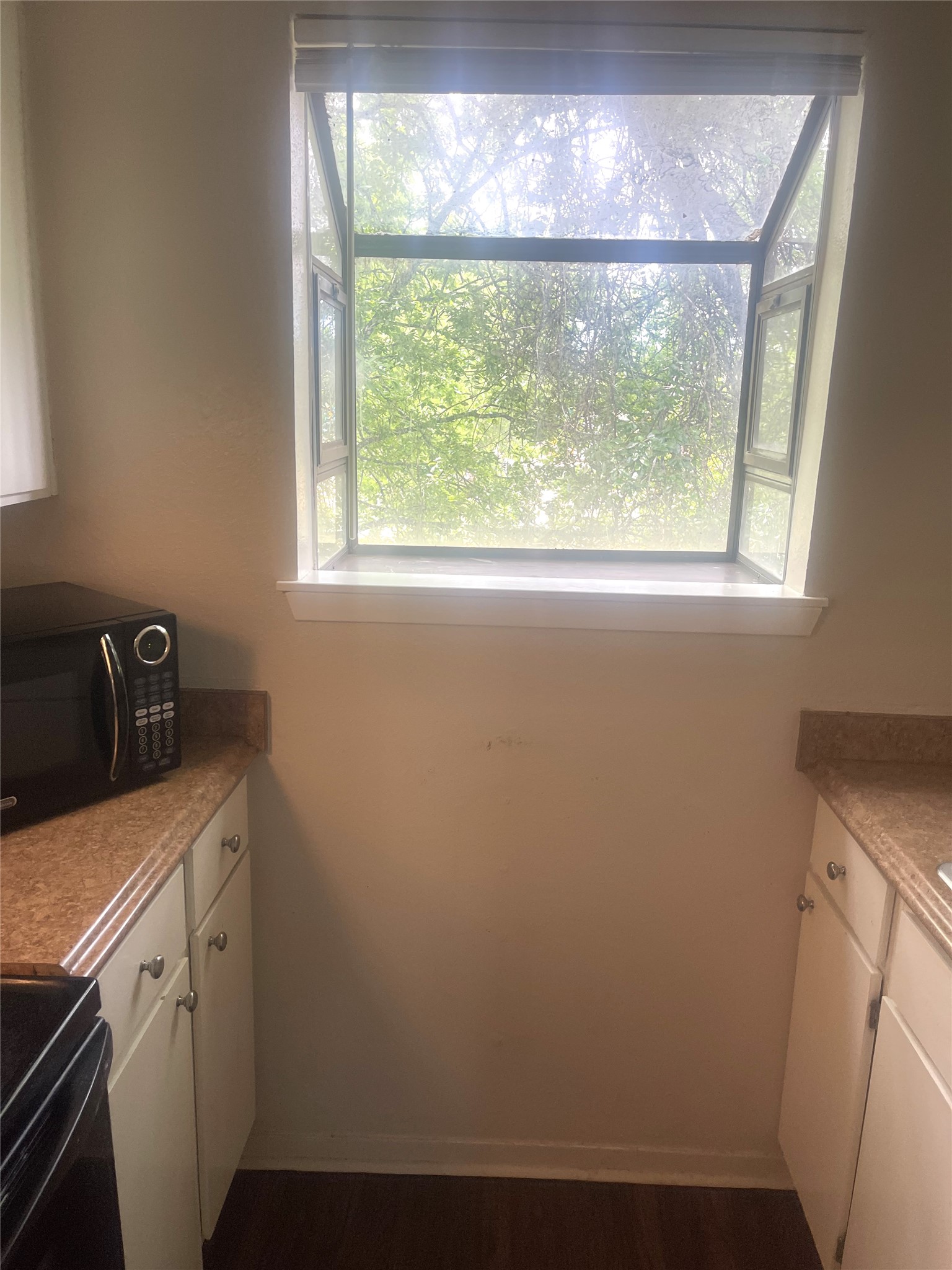 2005 West Loop, Unit D2 Austin, TX 78758 - Photo 18 of 31 a view of a kitchen with a window