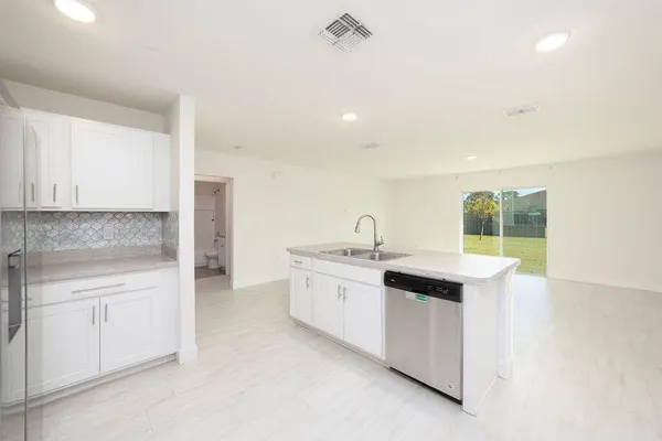 $2,600 | 1381 Southeast Bayharbor Street, Port St. Lucie, FL 34983