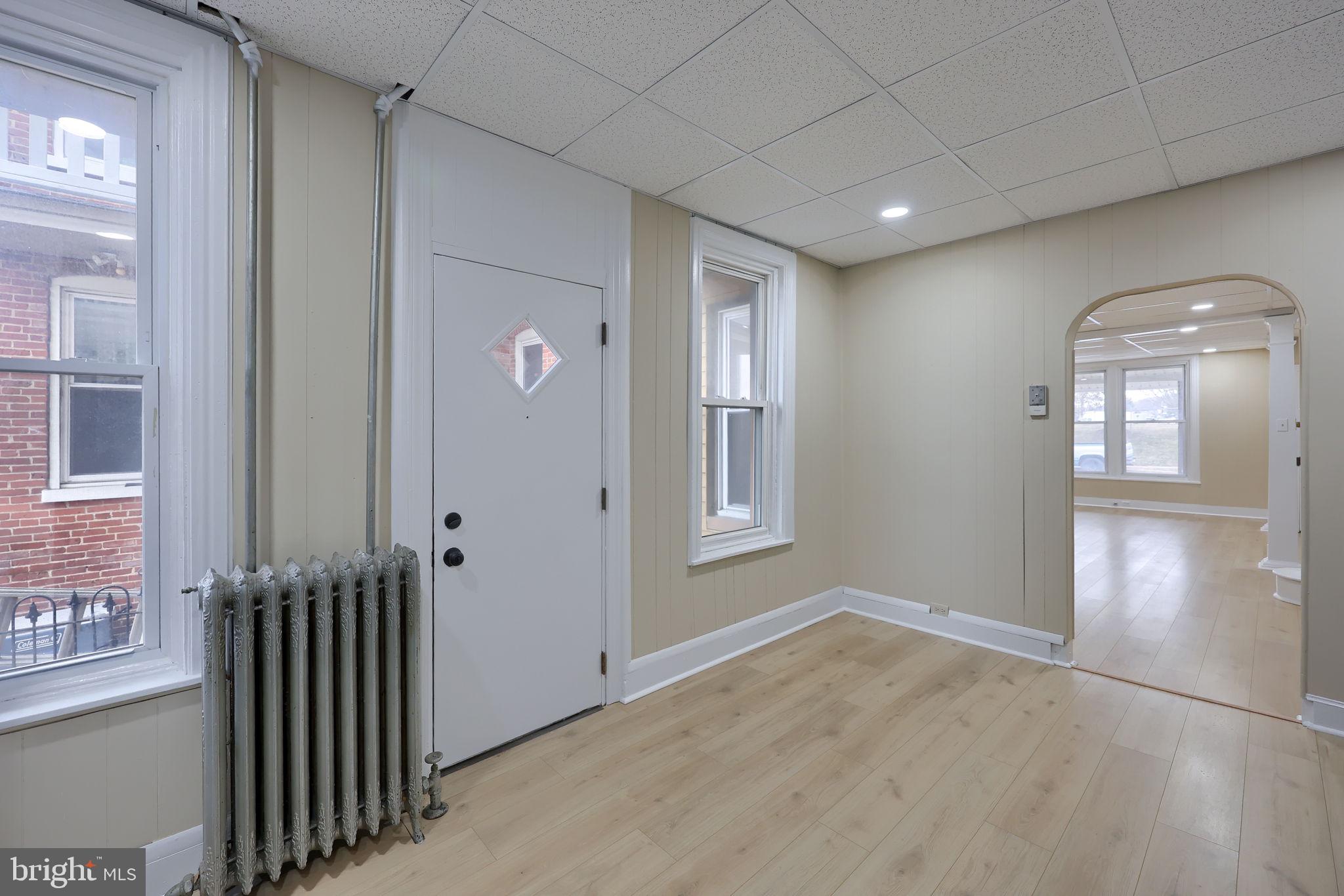 138 South 6th Street Columbia, PA 17512 - Photo 12 of 28 an empty room with windows