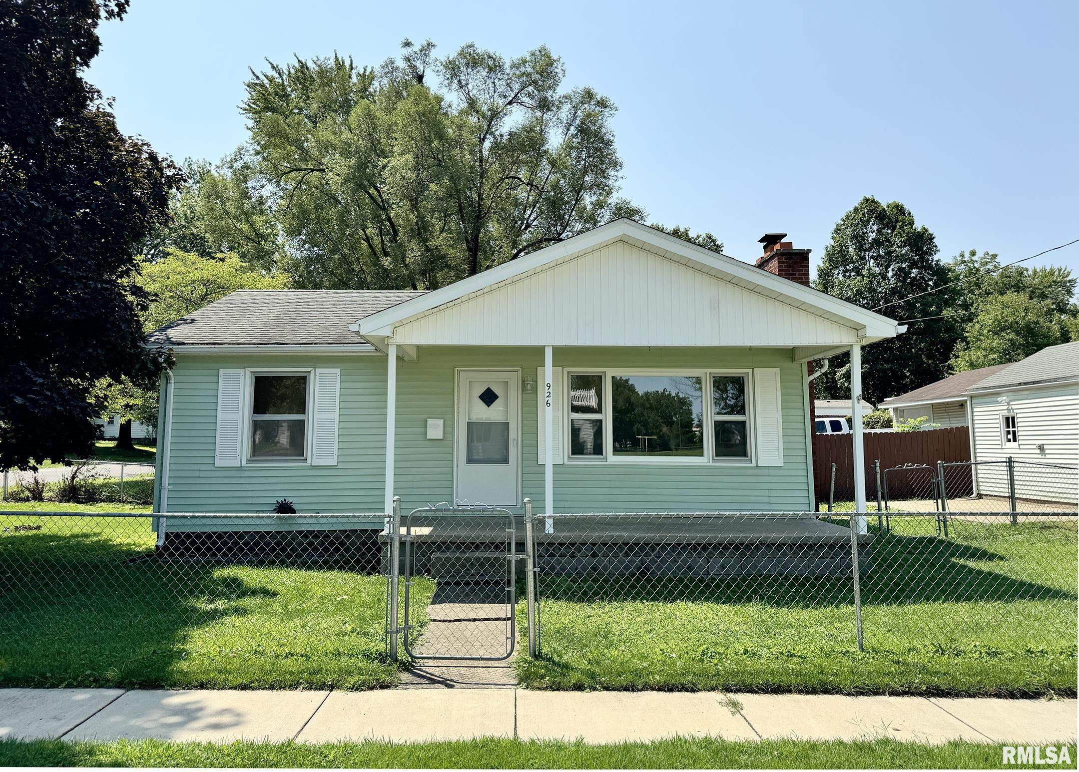 926 East Percy Avenue Springfield, IL 62702 - Photo 1 of 19
