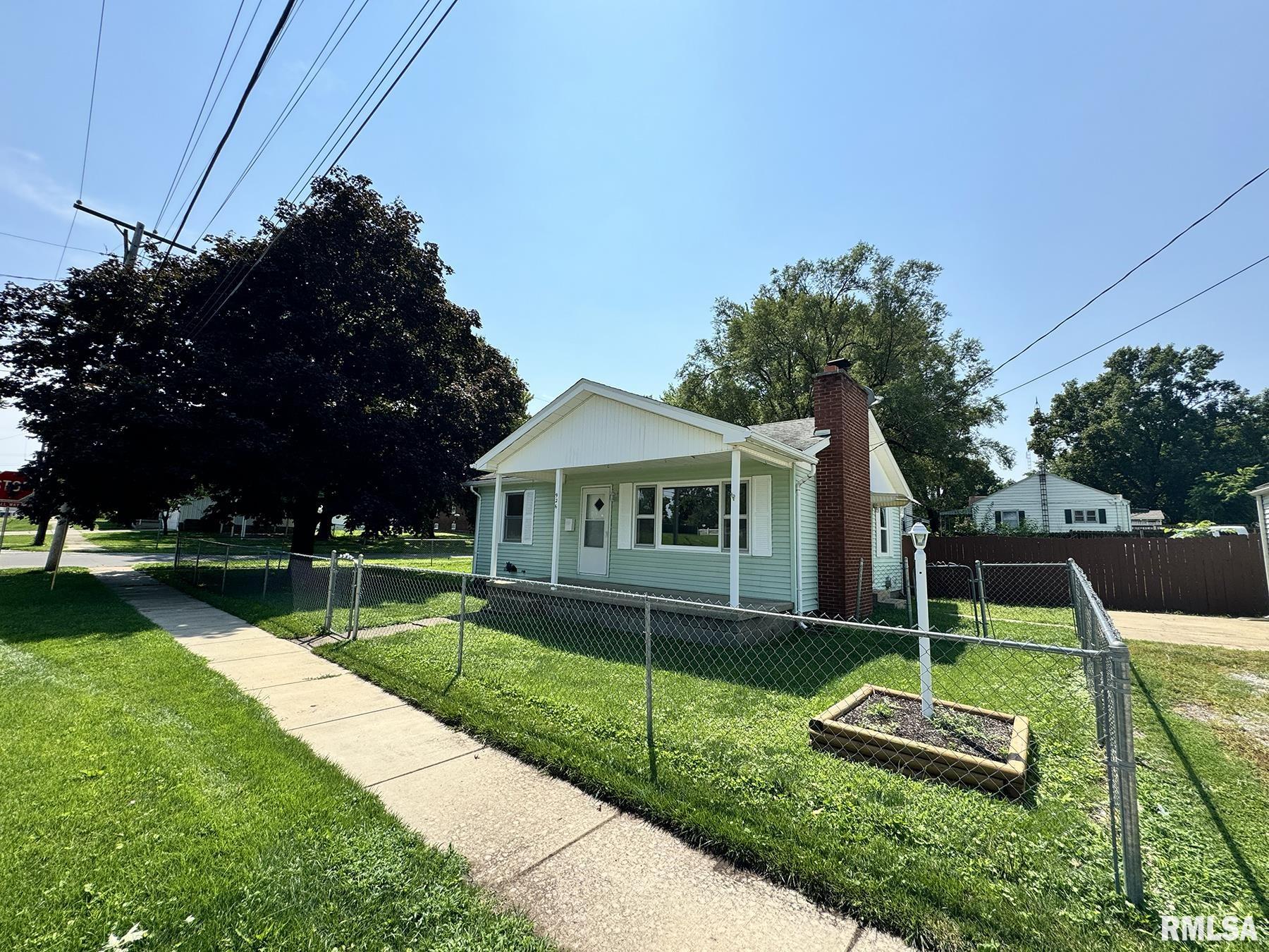 926 East Percy Avenue Springfield, IL 62702 - Photo 2 of 19