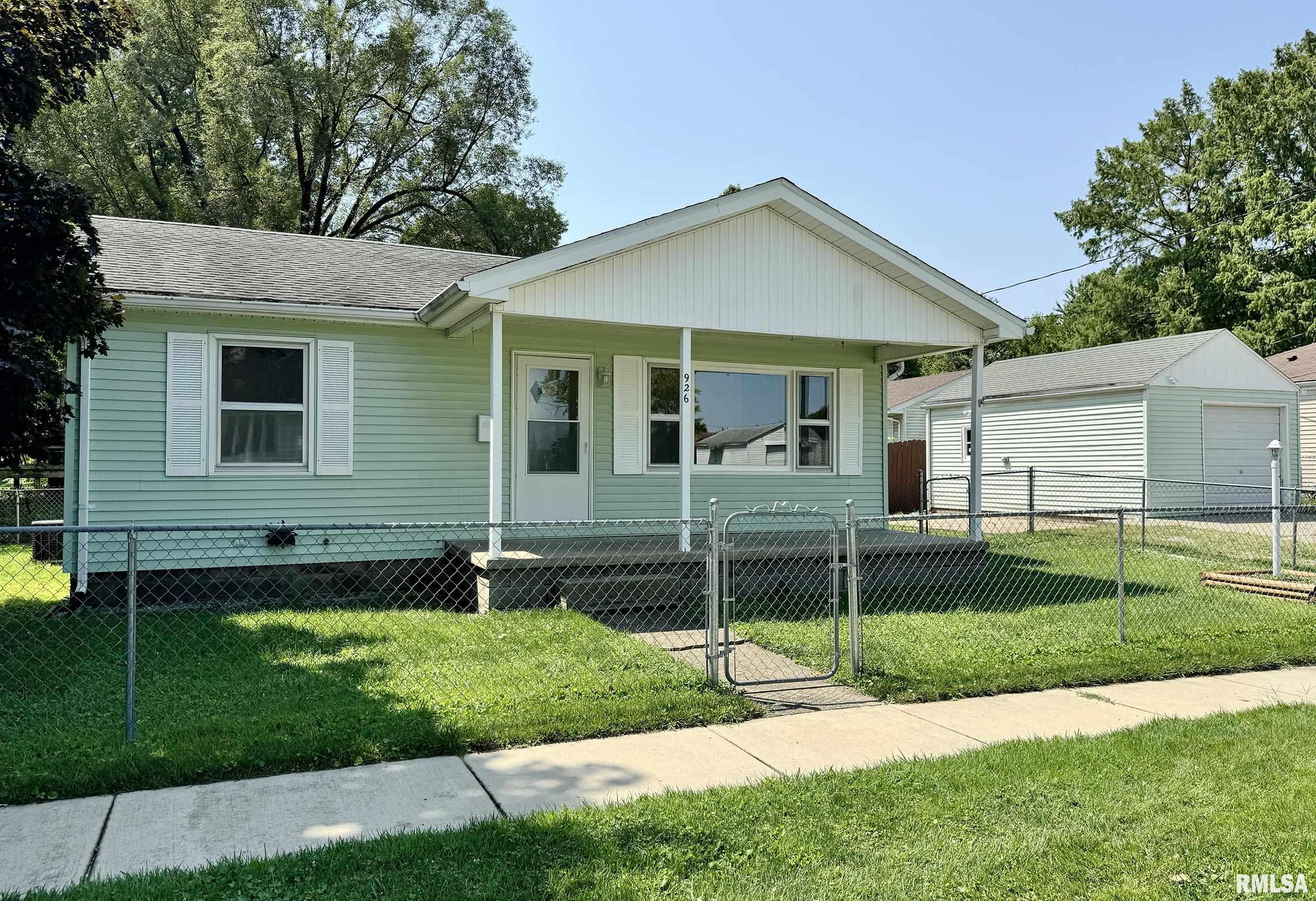 926 East Percy Avenue Springfield, IL 62702 - Photo 3 of 19
