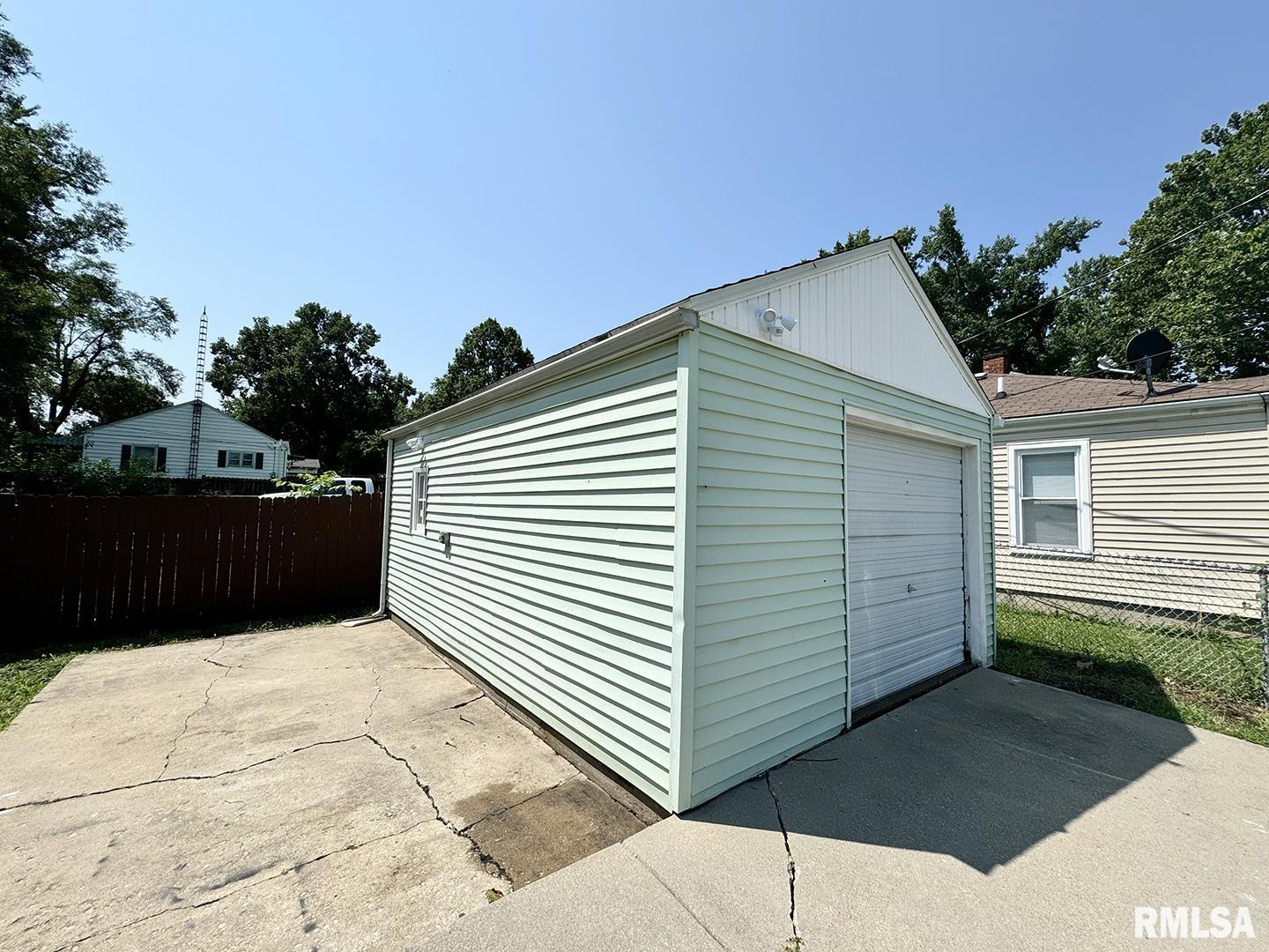 926 East Percy Avenue Springfield, IL 62702 - Photo 6 of 19