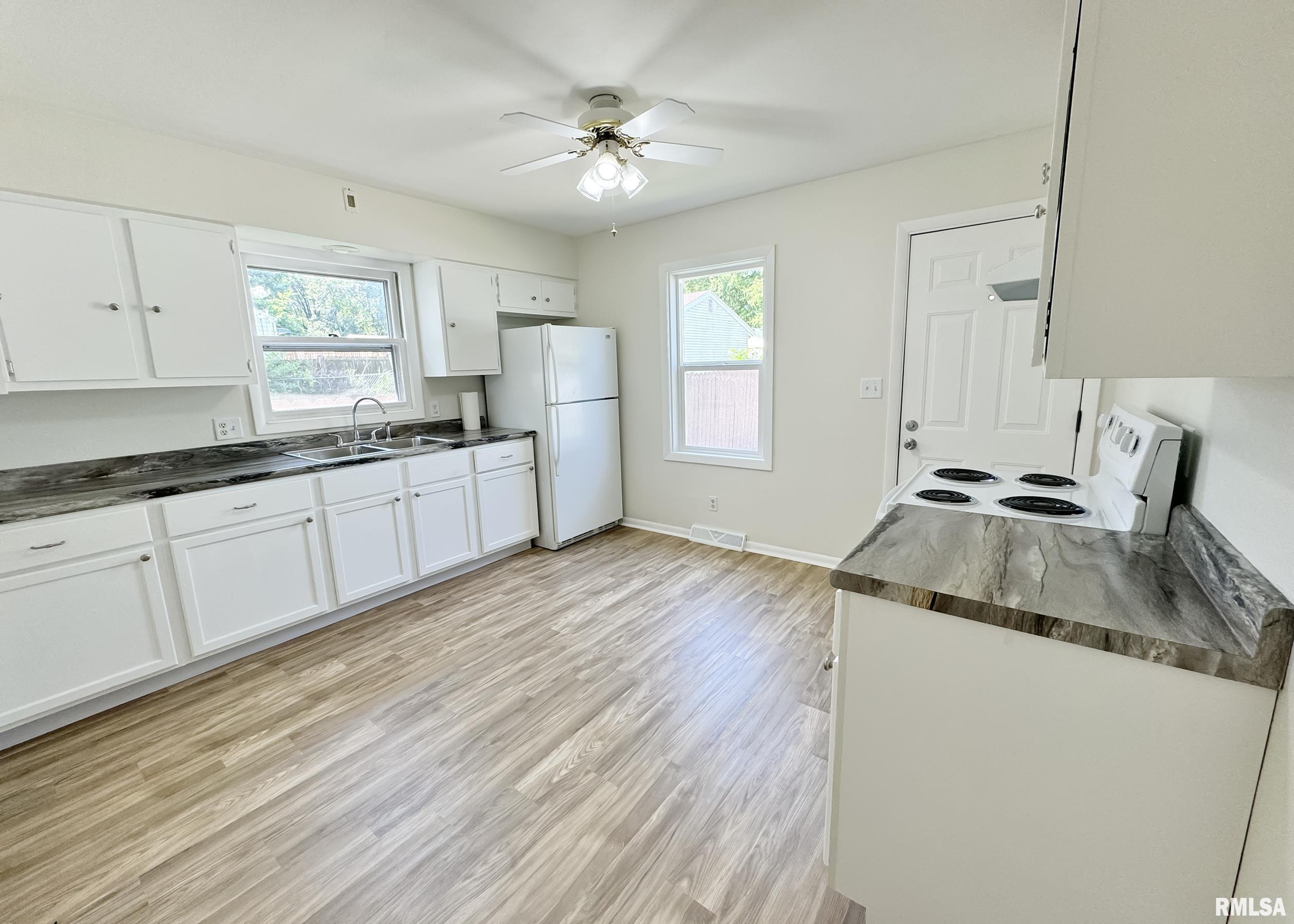 926 East Percy Avenue Springfield, IL 62702 - Photo 8 of 19