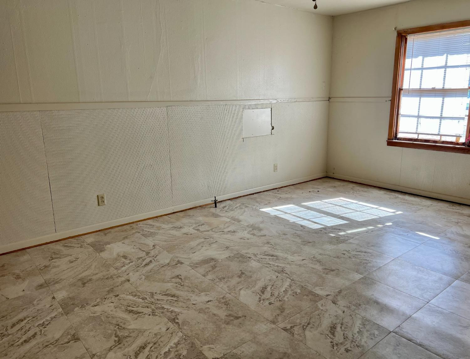 815 Avenue A Ralls, TX 79357 - Photo 9 of 13 Photo 9