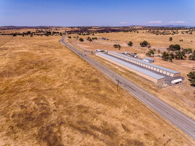 a view of a yard with wooden floor