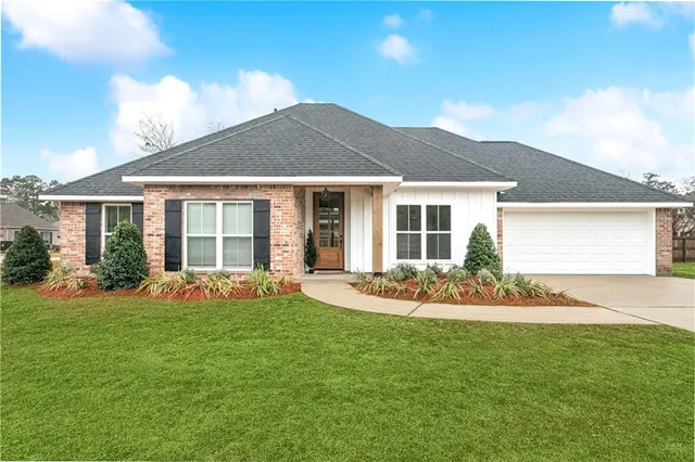 $375,000 | 513 Somerset Court, Covington, LA 70433