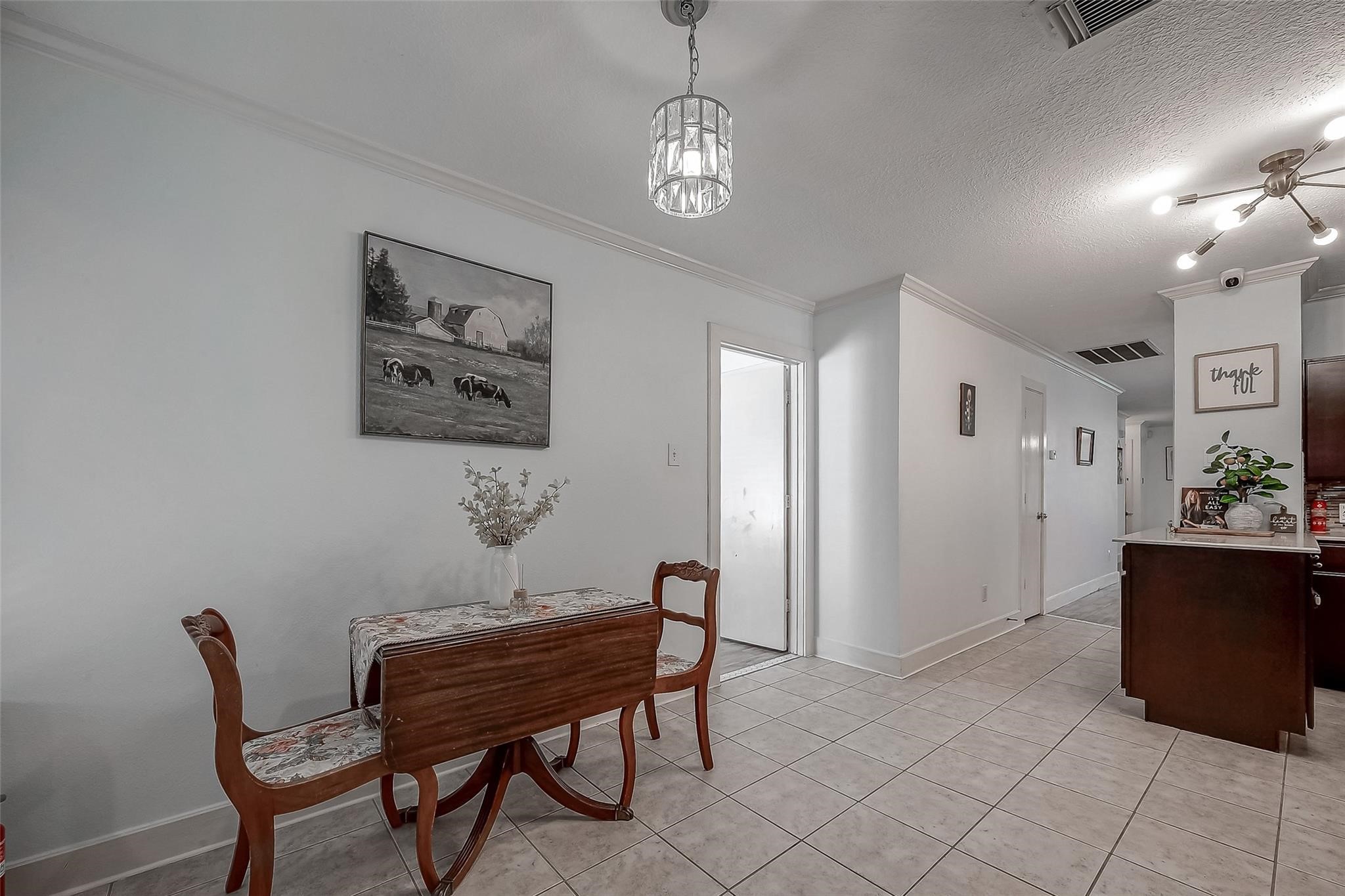 9511 Farrell Drive Houston, TX 77070 - Photo 12 of 28 a view of a livingroom with furniture