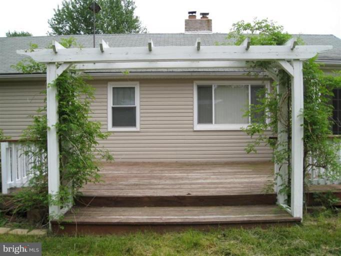 3913 Estel Road Fairfax, VA 22031 - Photo 16 of 17 Deck
