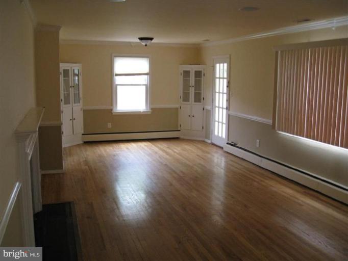 3913 Estel Road Fairfax, VA 22031 - Photo 3 of 17 Living Room