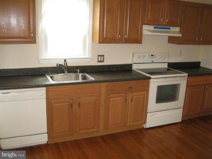3913 Estel Road Fairfax, VA 22031 - Photo 5 of 17 Kitchen