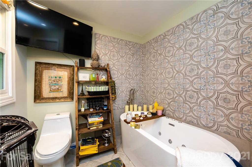 515 Windy Hill Road York, SC 29745 - Photo 32 of 45 a bathroom with a bathtub sink and toilet