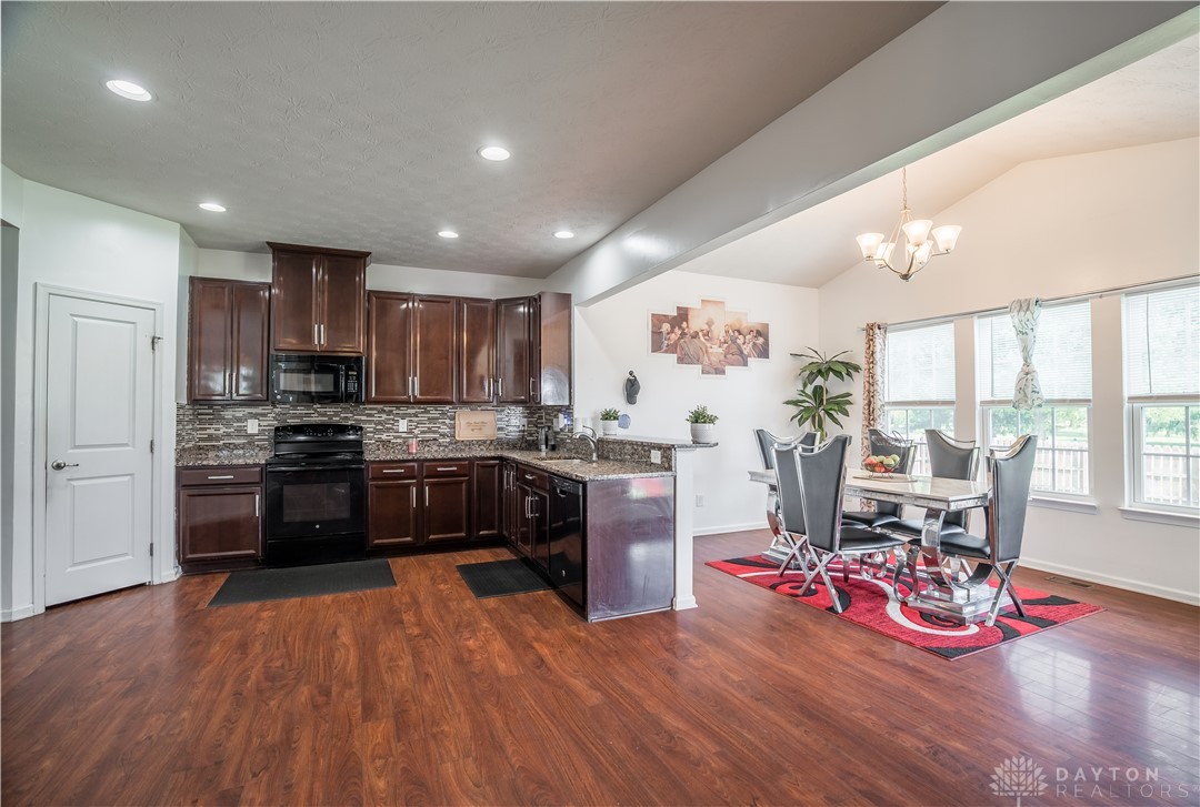 512 Reading Road Dayton, OH 45404 - Photo 9 of 42