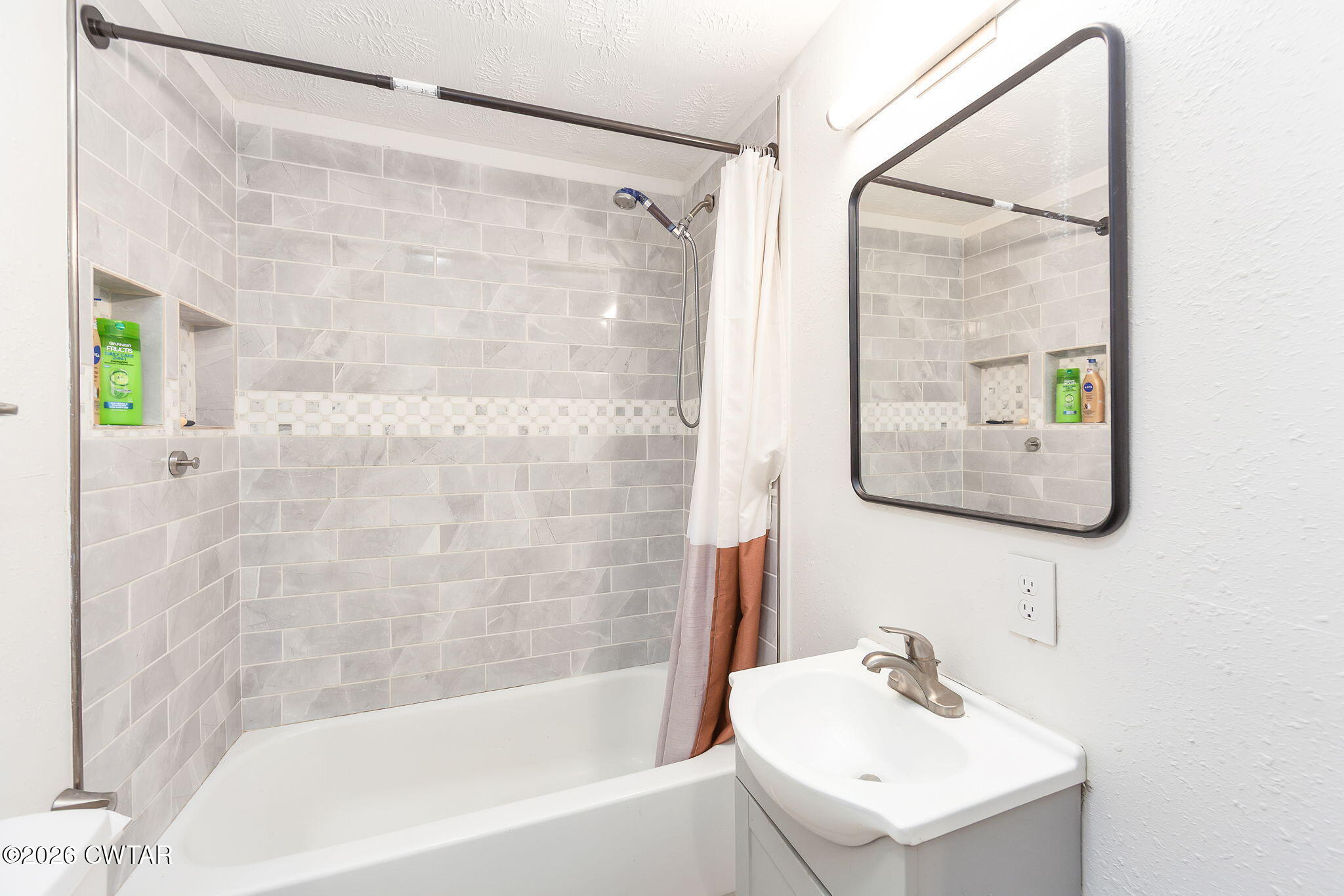 209 Hatton Street Jackson, TN 38301 - Photo 15 of 20 a bathroom with a sink and a mirror
