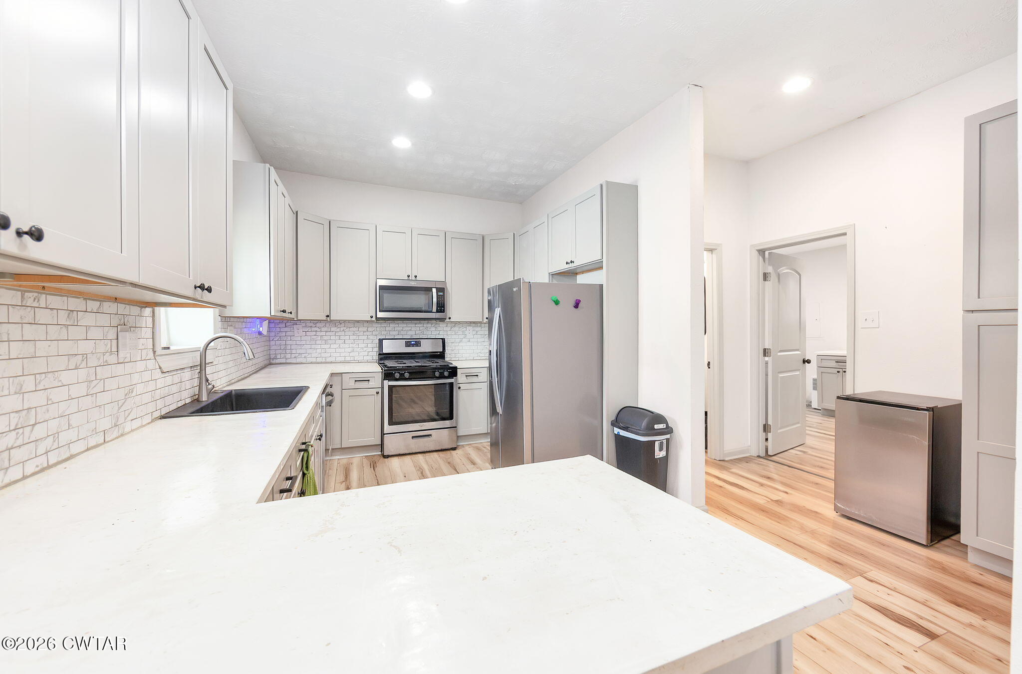 209 Hatton Street Jackson, TN 38301 - Photo 7 of 20 a kitchen with granite countertop a refrigerator stove and sink