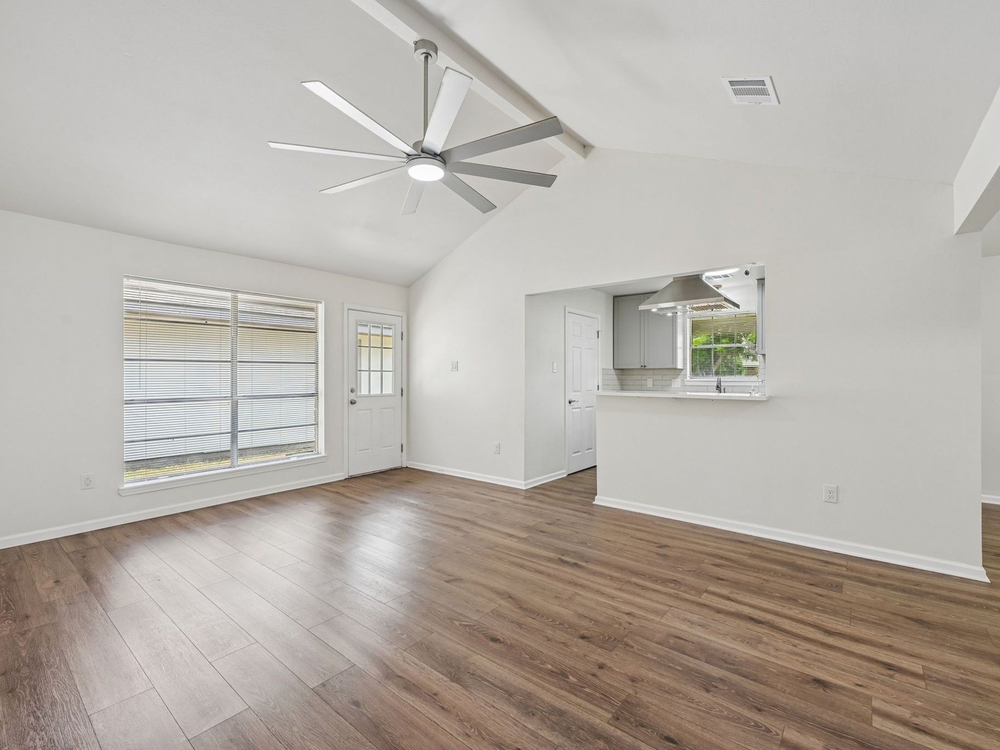 7110 Log View Drive Houston, TX 77040 - Photo 8 of 32