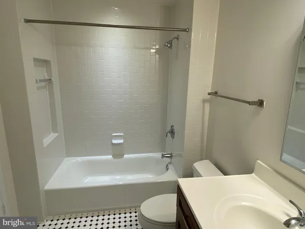 $2,400 | 401 13th Street Northeast, Unit PH3, Washington, DC 20002