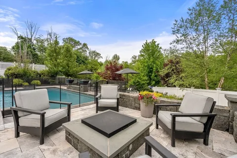 $2,595,000 | 17 Walnut Hill Lane, Cohasset, MA 02025