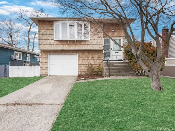 $649,999 | 715 McCall Avenue, West Islip, NY 11795