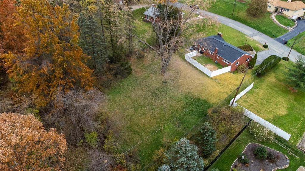 9101 Foxhunt Road Pittsburgh, PA 15237 - Photo 3 of 22 Gallery Image 3