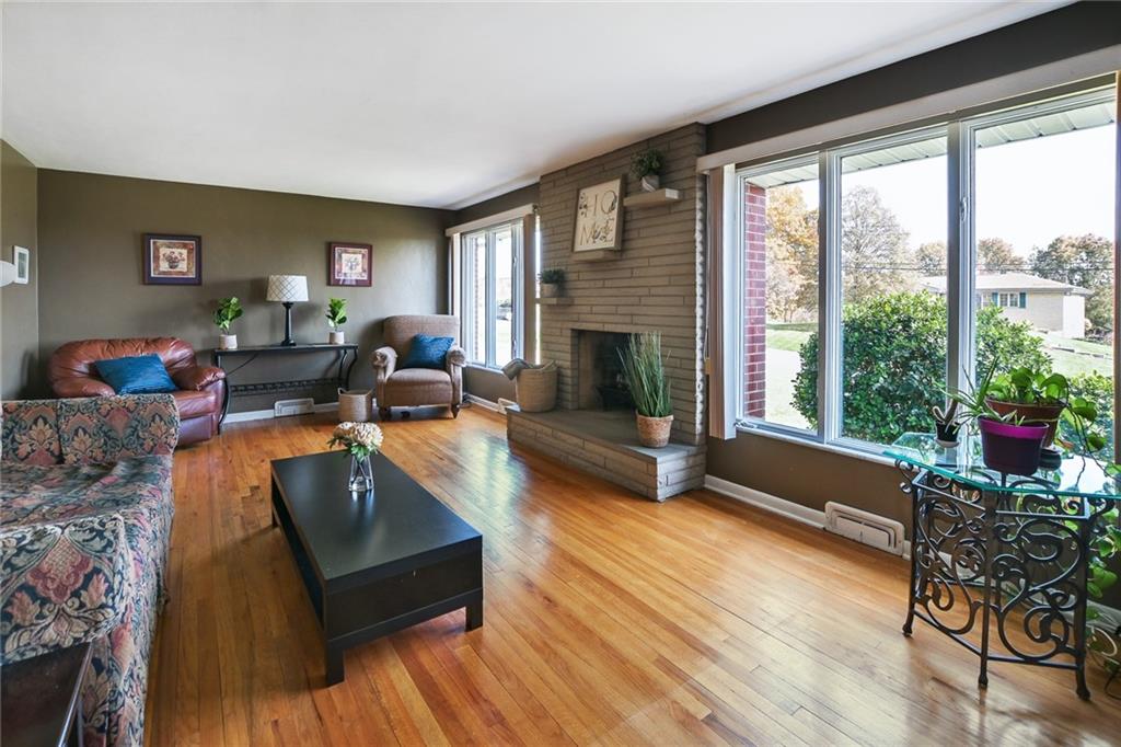 9101 Foxhunt Road Pittsburgh, PA 15237 - Photo 5 of 22 Gallery Image 5
