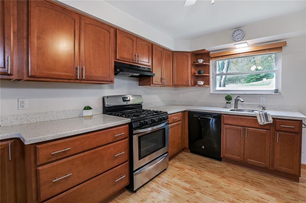 9101 Foxhunt Road Pittsburgh, PA 15237 - Photo 7 of 22 Gallery Image 7