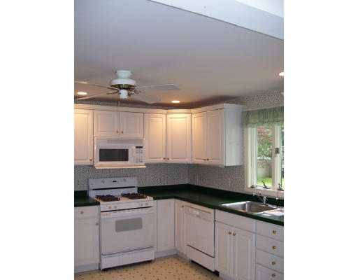 10 Eleanor Road Walpole, MA 02081 - Photo 8 of 13 Gallery Image 8