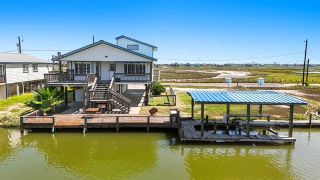 a view of a house with swimming pool next to a yard