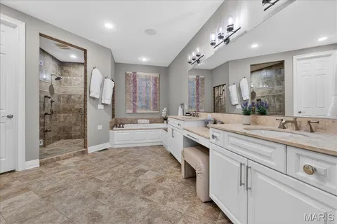 $1,499,900 | 27 Bonhomme Grove Court, Chesterfield, MO 63017