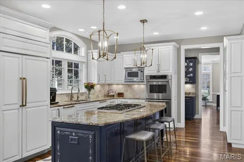 $1,499,900 | 27 Bonhomme Grove Court, Chesterfield, MO 63017