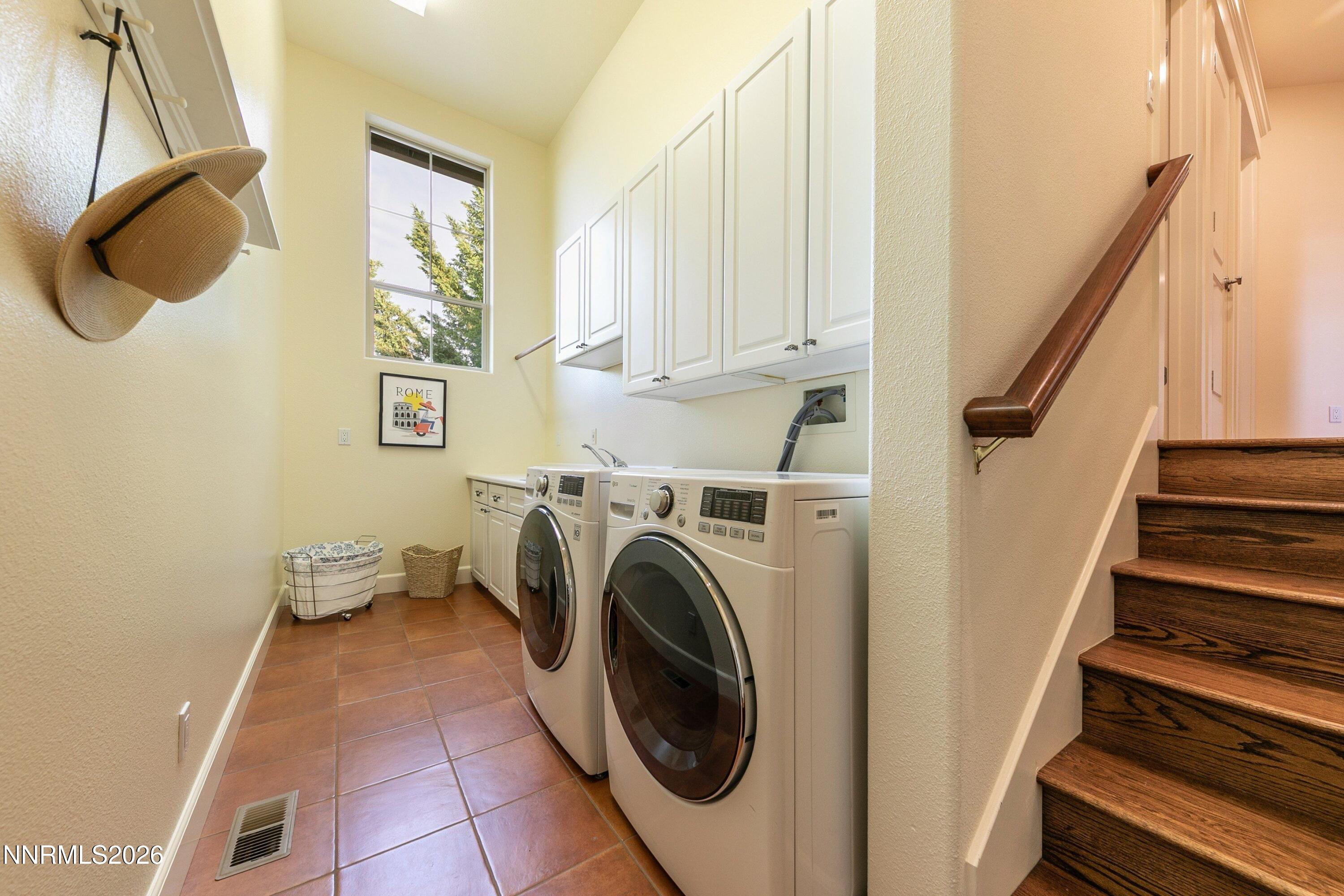 130 Juniper Hill Road Reno, NV 89519 - Photo 22 of 37 032_058-112-interior-3361x2241_856