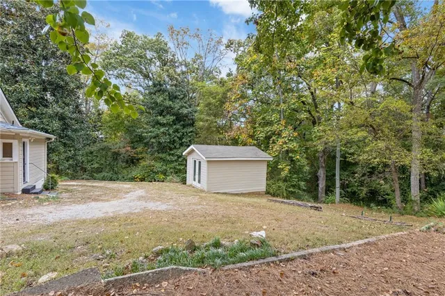 a view of a house with a backyard