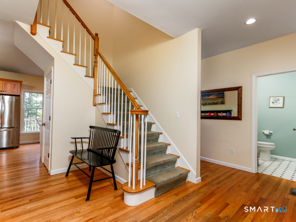 34 R Goldfinch Road Durham, CT 06422 - Photo 5 of 36 Entry foyer