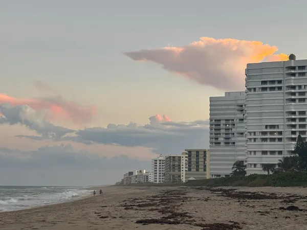 $3,000 | 9900 South Ocean Drive, Unit 1, Jensen Beach, FL 34957