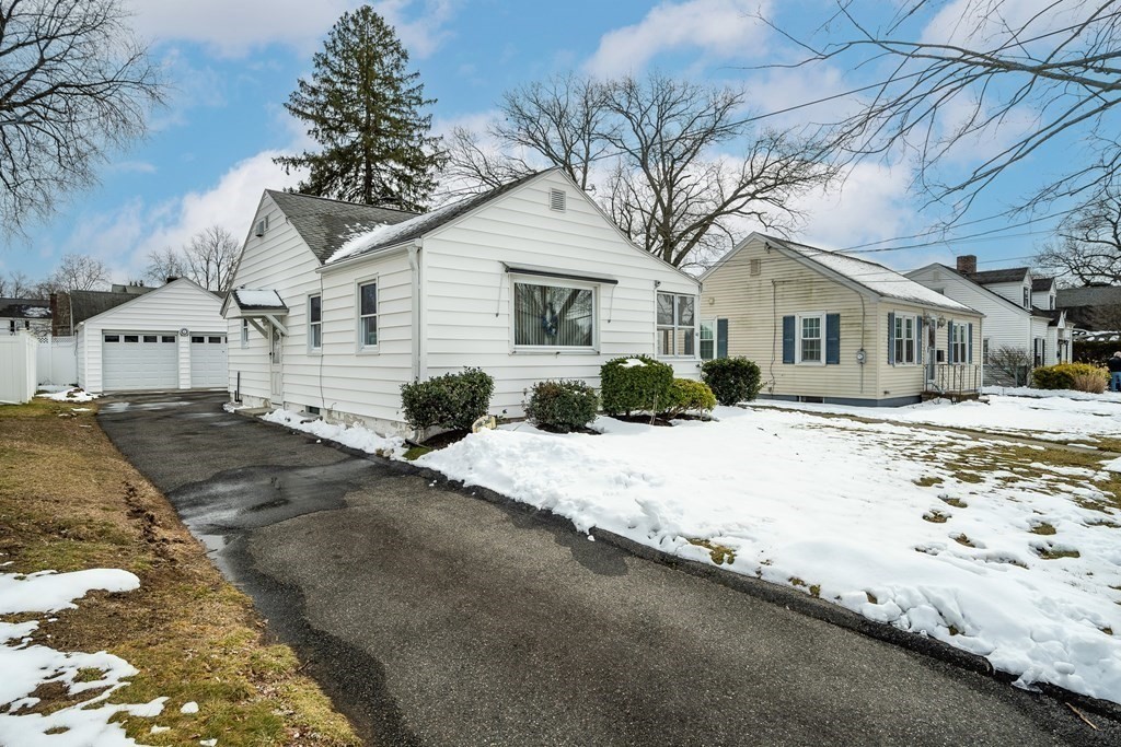 40 Dana Street Springfield, MA 01104 - Photo 4 of 32 Gallery Image 4