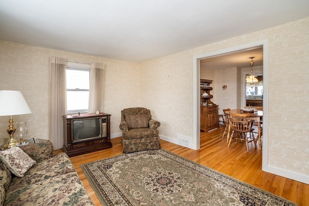40 Dana Street Springfield, MA 01104 - Photo 8 of 32 Gallery Image 8