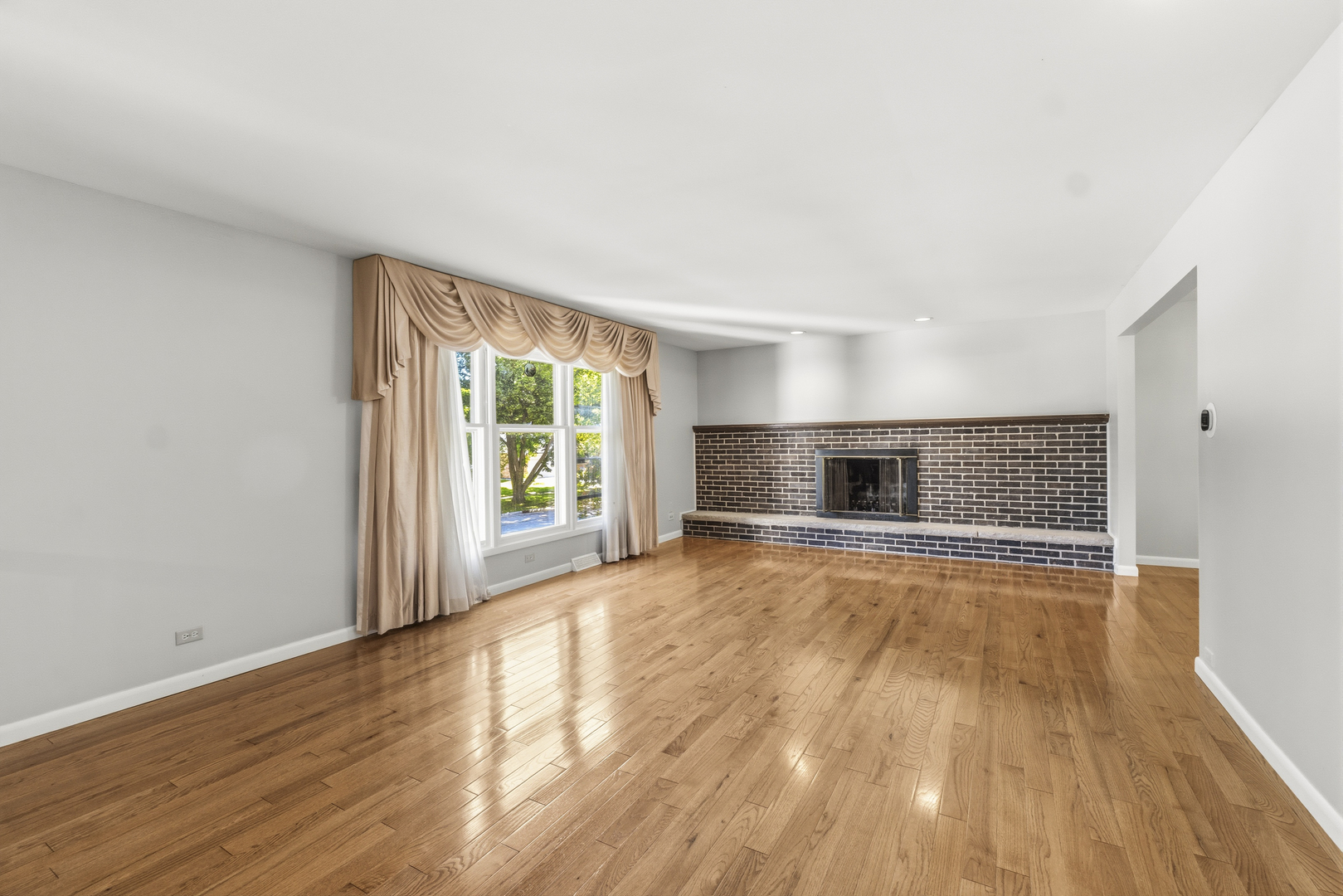 933 West Gilbert Road Palatine, IL 60067 - Photo 4 of 34
