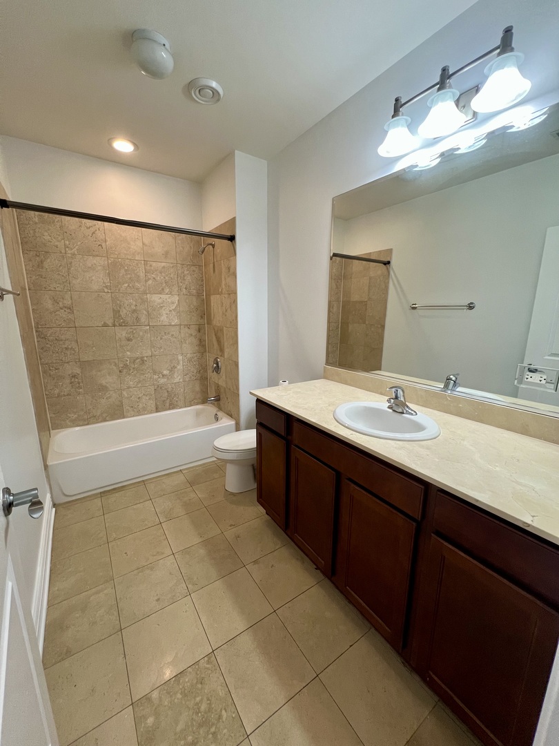 3300 West Irving Park Road, Unit F3 Chicago, IL 60618 - Photo 10 of 20
