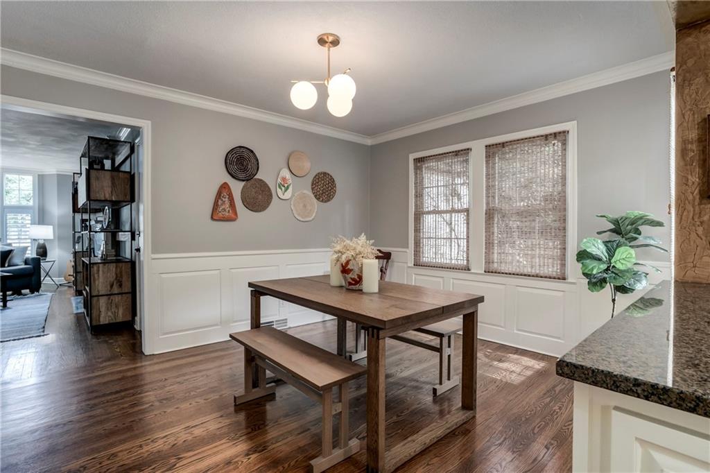 5435 Aberdeen Road Fairway, KS 66205 - Photo 8 of 36