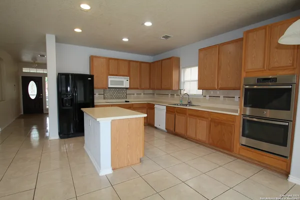 $2,600 | 4710 Branching Bay, San Antonio, TX 78259