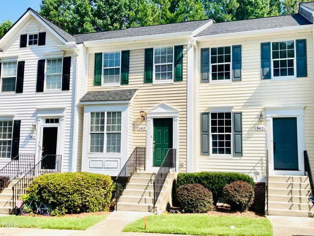 a view of a house with yard and plants