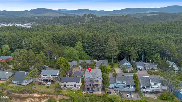$895,000 | 1933 Southwest Coast Avenue, Lincoln City, OR 97367