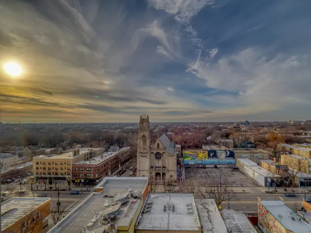 $237,000 | 1122 West Catalpa Avenue, Unit 611, Chicago, IL 60640