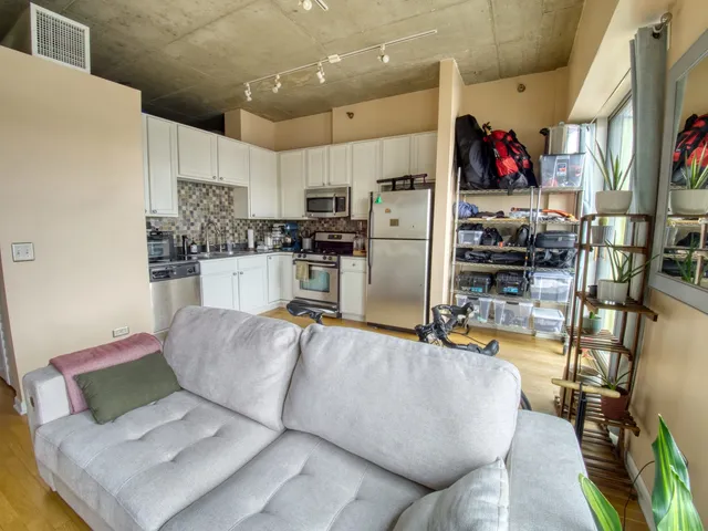 $237,000 | 1122 West Catalpa Avenue, Unit 611, Chicago, IL 60640